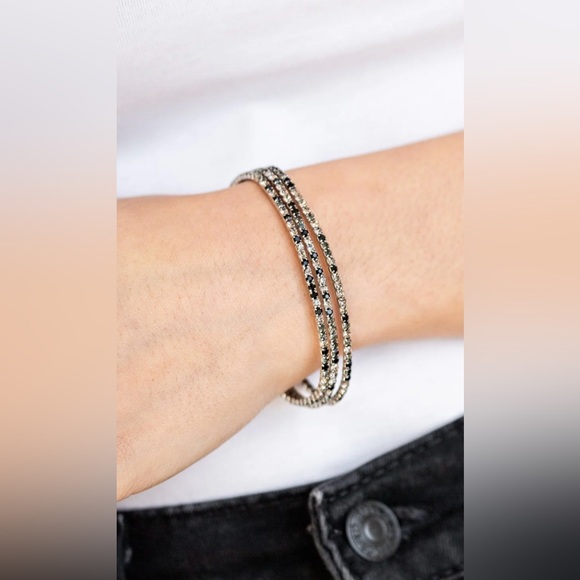 Paparazzi Bracelet - Picture 1 of 5